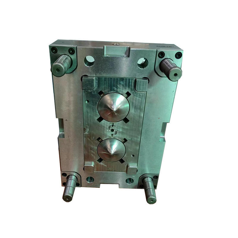 NAK80 熱か冷かのランナーシステムを持つプラスチックインジェクションツール